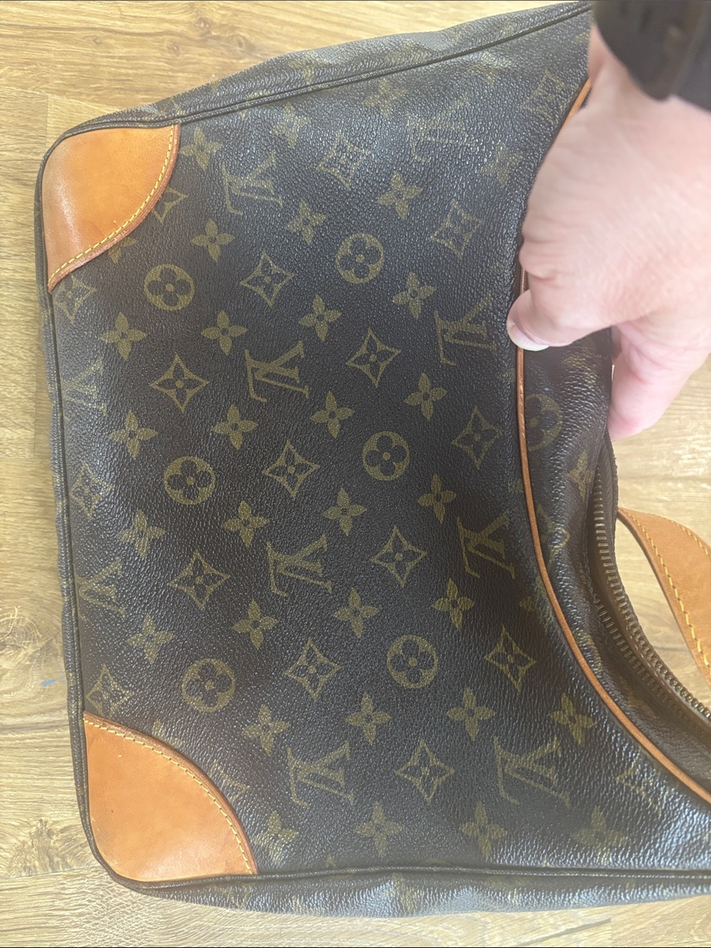 Louis Vuitton Monogram Canvas Shoulder Bag with Tan Trim - Picture 4 of 7